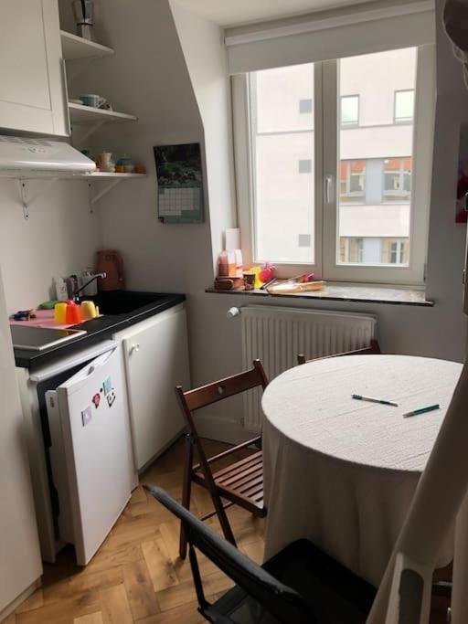 In Maison De Metre In Etterbeek Apartamento