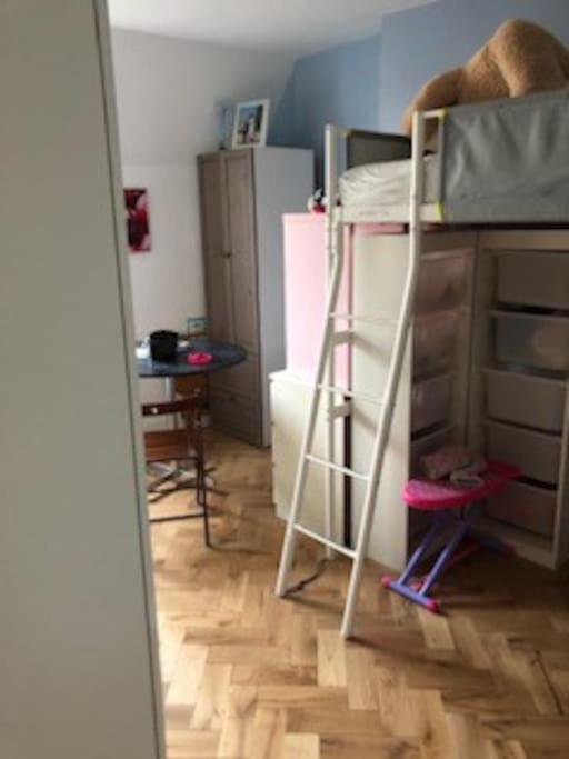 Apartamento In Maison De Metre In Etterbeek *
