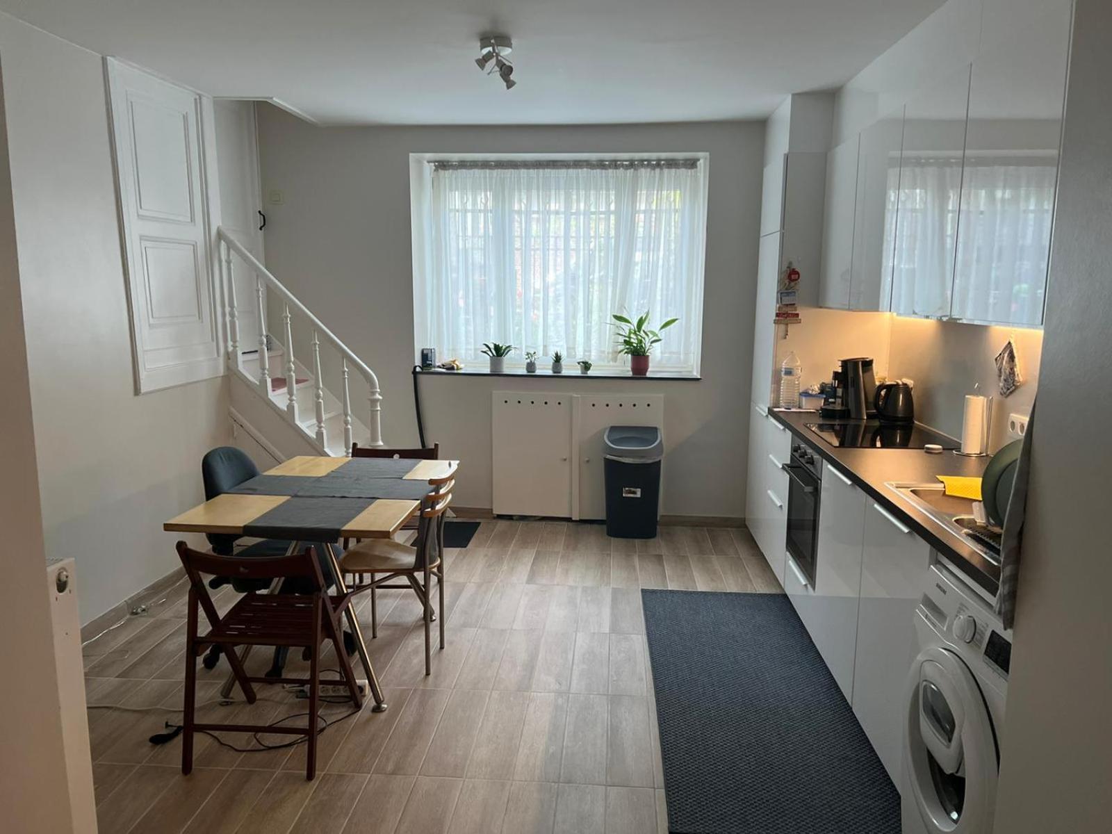 In Maison De Metre In Etterbeek Apartamento